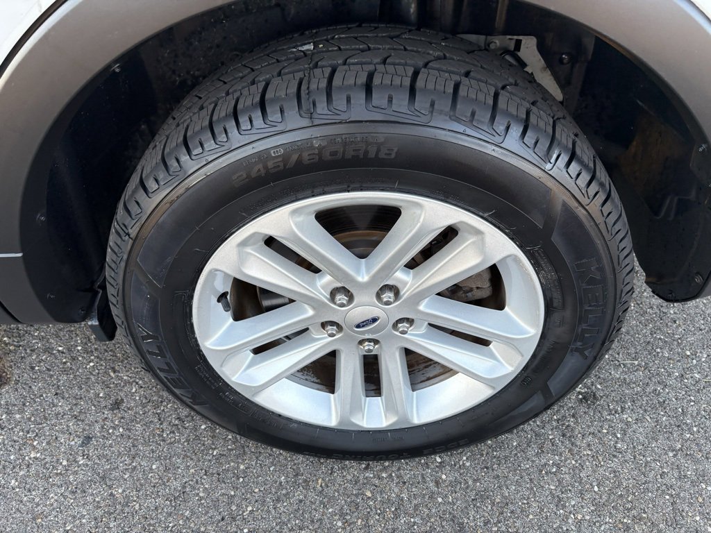 Used 2017 Ford Explorer XLT w/ Equipment Group 202A FWD image 15