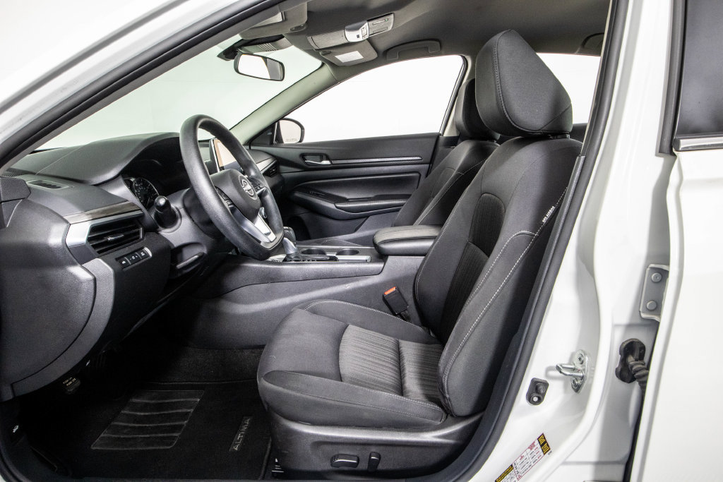 Used 2025 Nissan Altima 2.5 SV FWD image 10