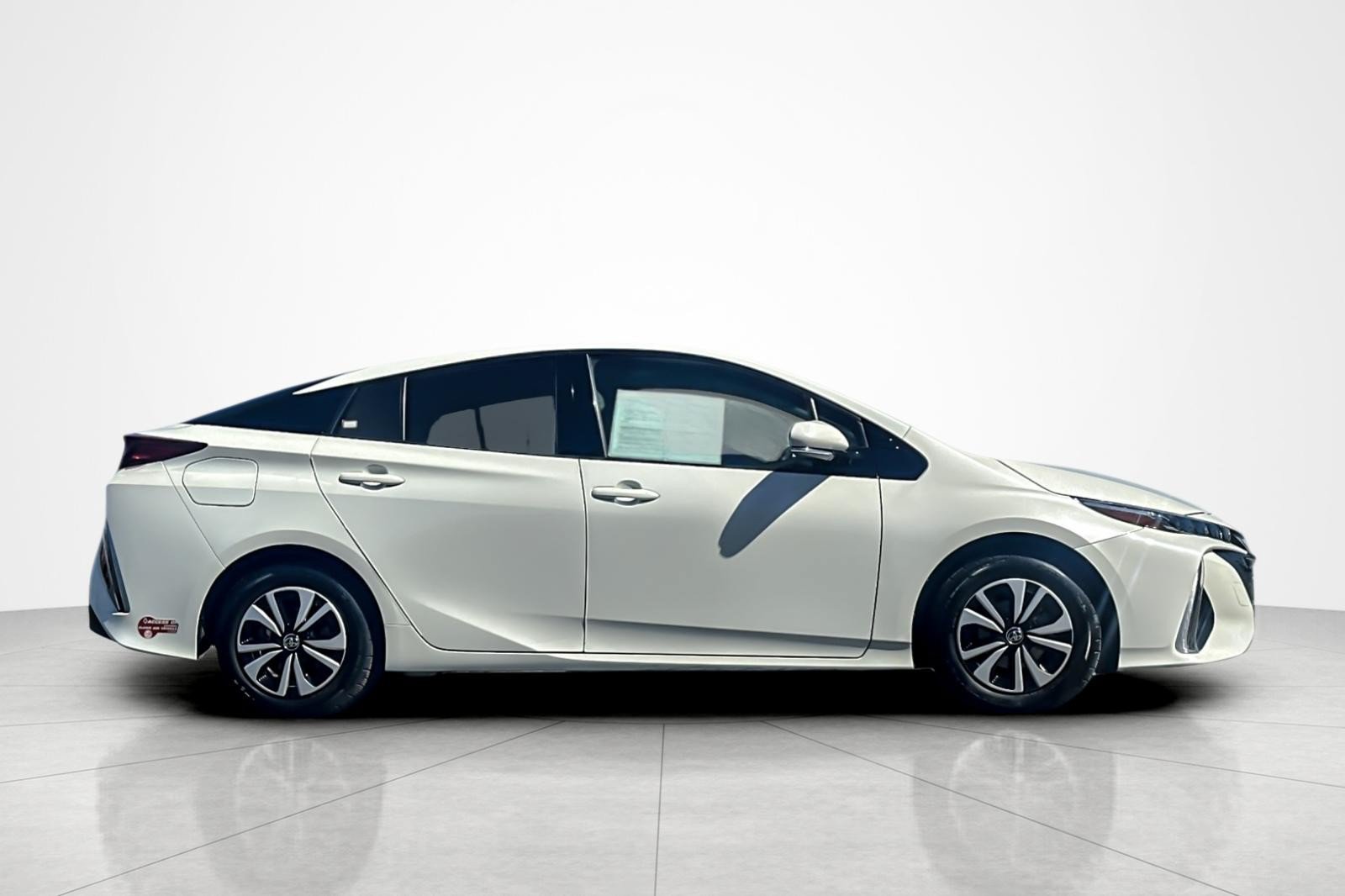 Certified 2017 Toyota Prius Prime Premium w/ Preferred Accessory Package FWD image 6