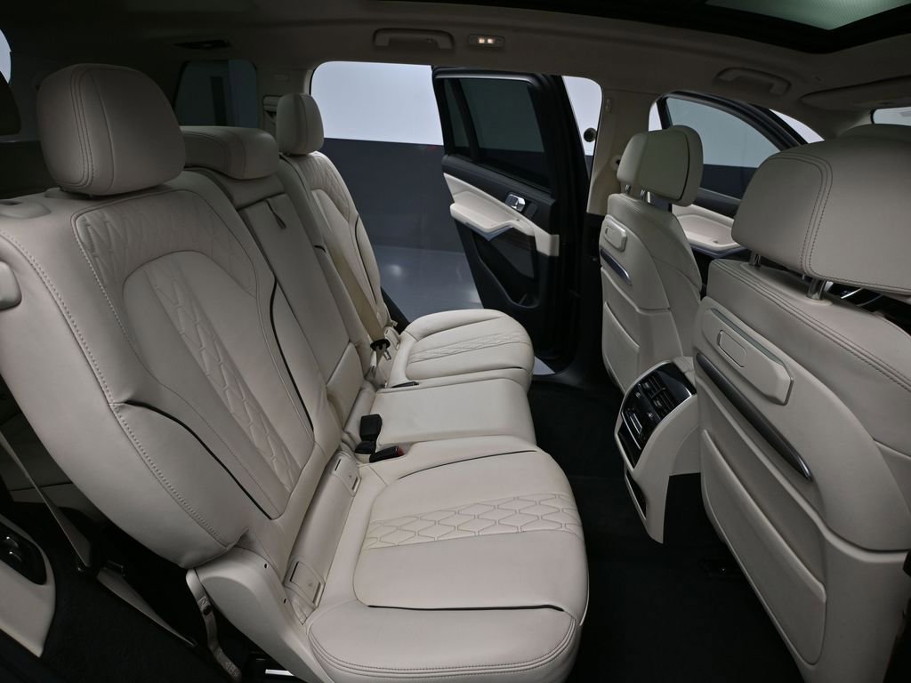 Used 2023 BMW X7 xDrive40i w/ Executive Package image 55