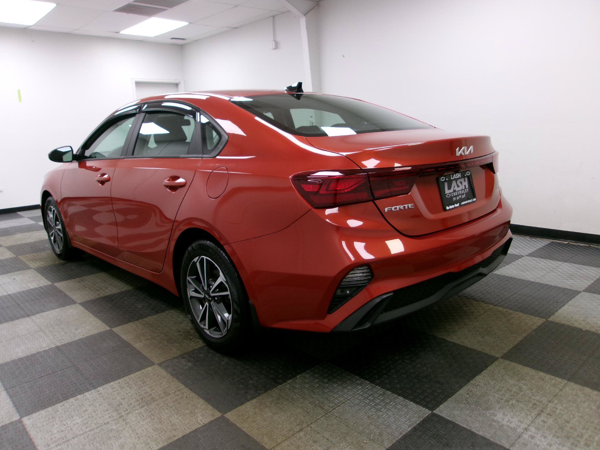 Used 2022 Kia Forte LXS FWD image 2