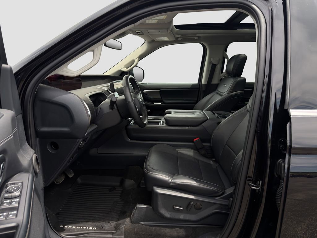 Used 2025 Ford Expedition Max Platinum w/ Driver's Package AWD/4WD image 9