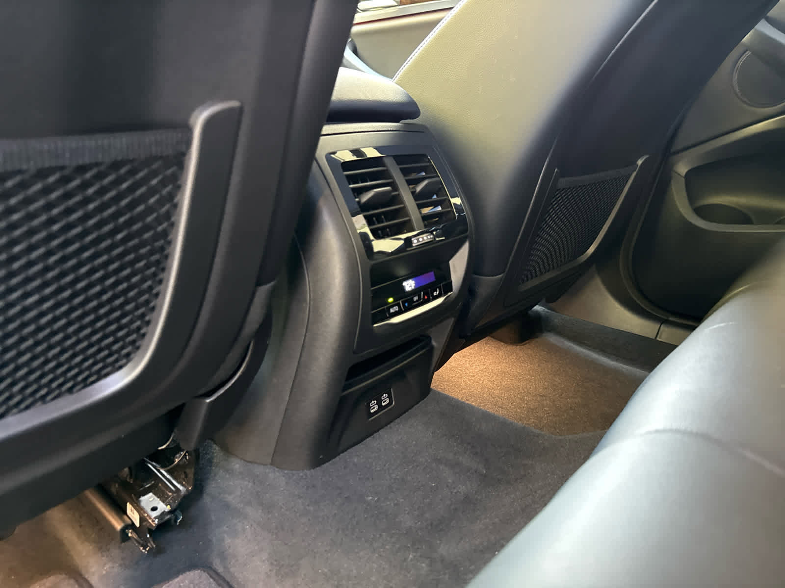 Certified 2025 BMW X4 xDrive30i image 16