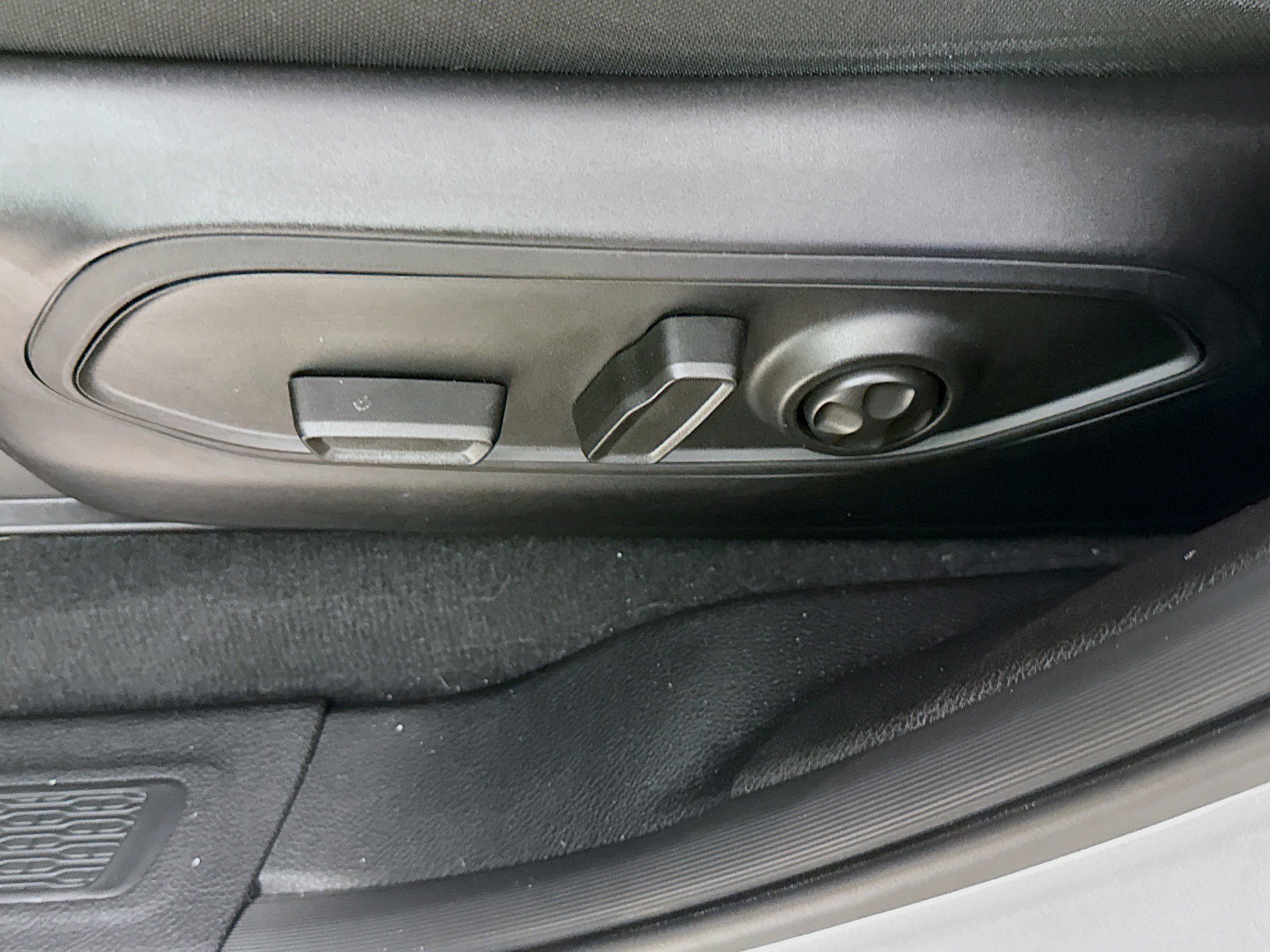 Used 2025 Jeep Grand Cherokee L Laredo RWD image 22