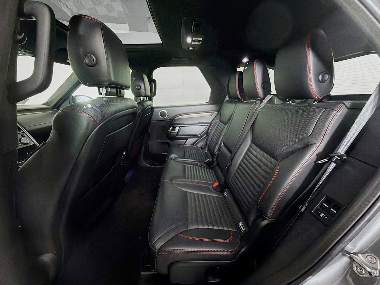 Used 2018 Land Rover Discovery HSE AWD/4WD image 21