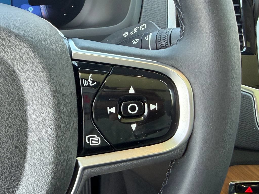 Certified 2025 Volvo XC90 T8 Plus AWD/4WD image 28