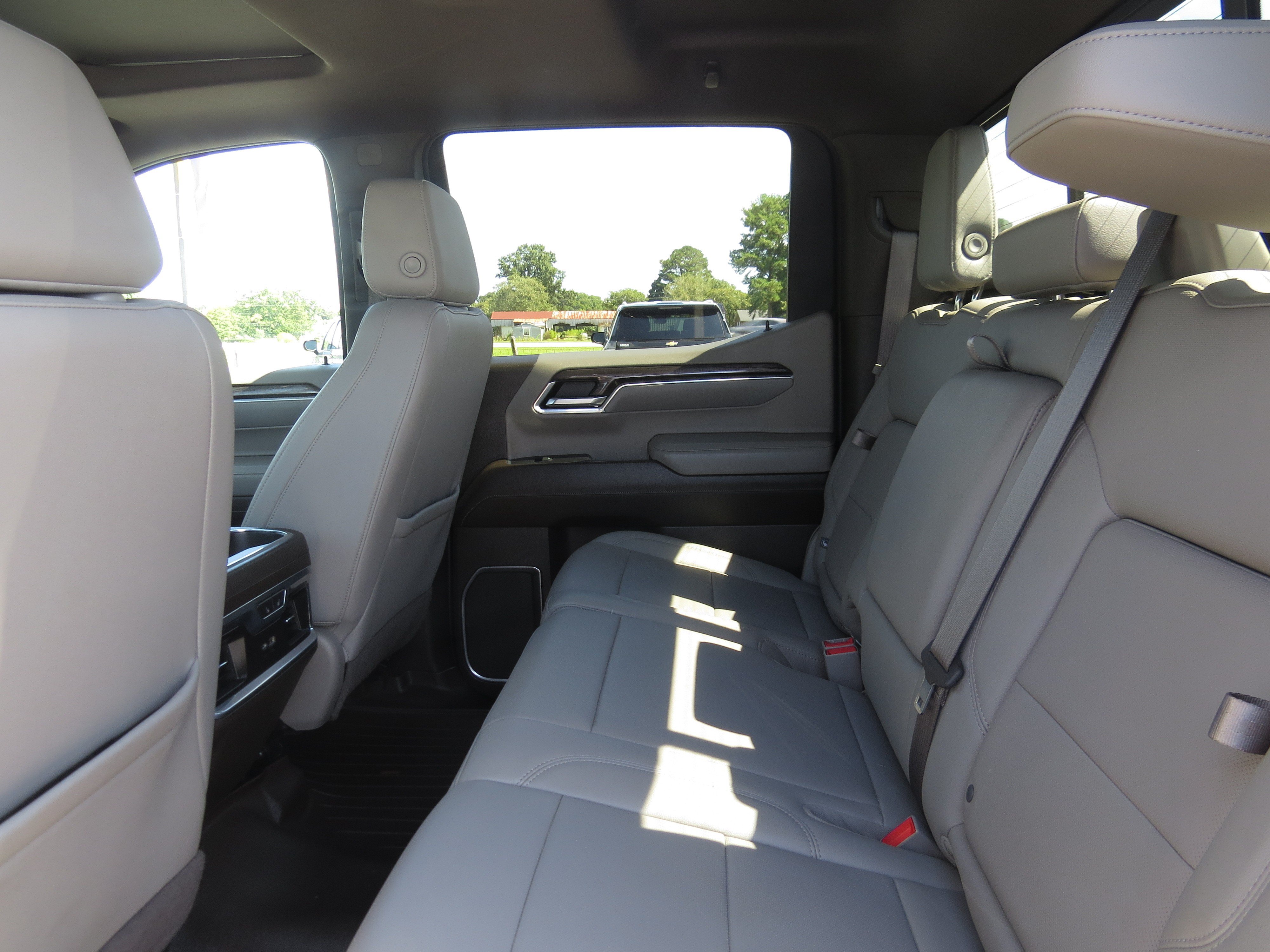 Used 2022 Chevrolet Silverado 1500 LTZ w/ Technology Package AWD/4WD image 12