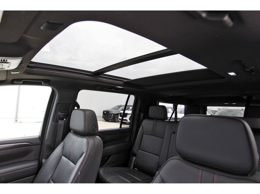 Used 2021 Chevrolet Suburban RST AWD/4WD image 26