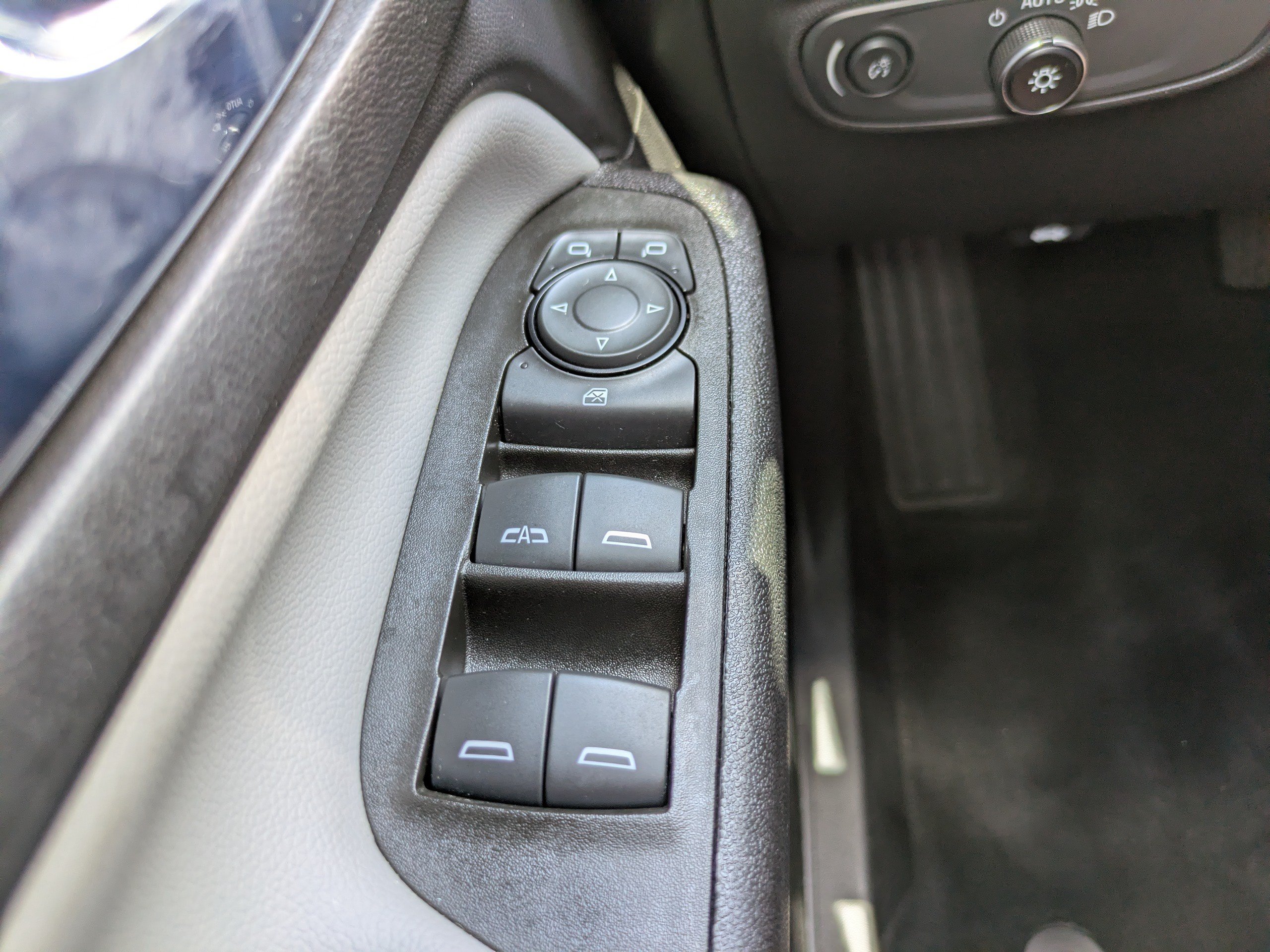 Used 2023 Chevrolet Equinox LS w/ LS Convenience Package FWD image 26