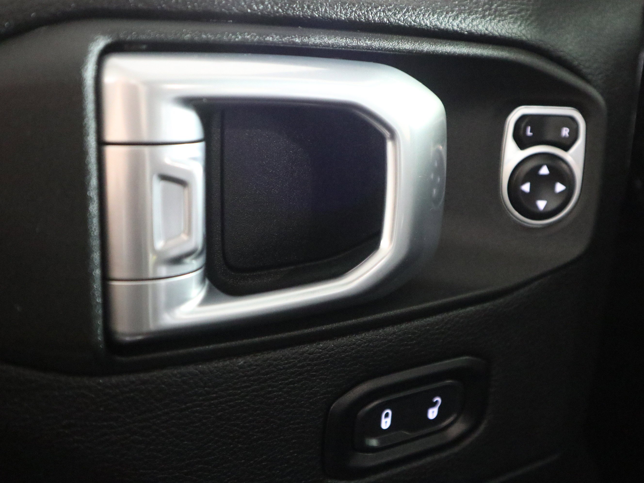 Used 2021 Jeep Wrangler Unlimited Sahara image 34