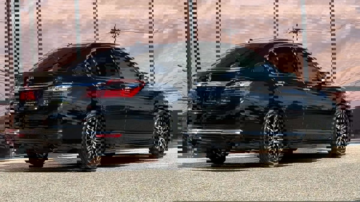 Used 2016 Honda Accord Touring image 12