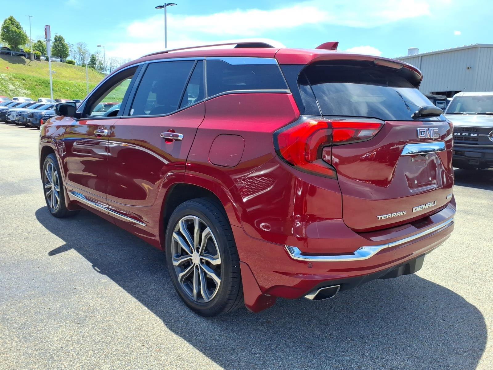 Used 2019 GMC Terrain Denali w/ Advanced Safety Package AWD/4WD image 4