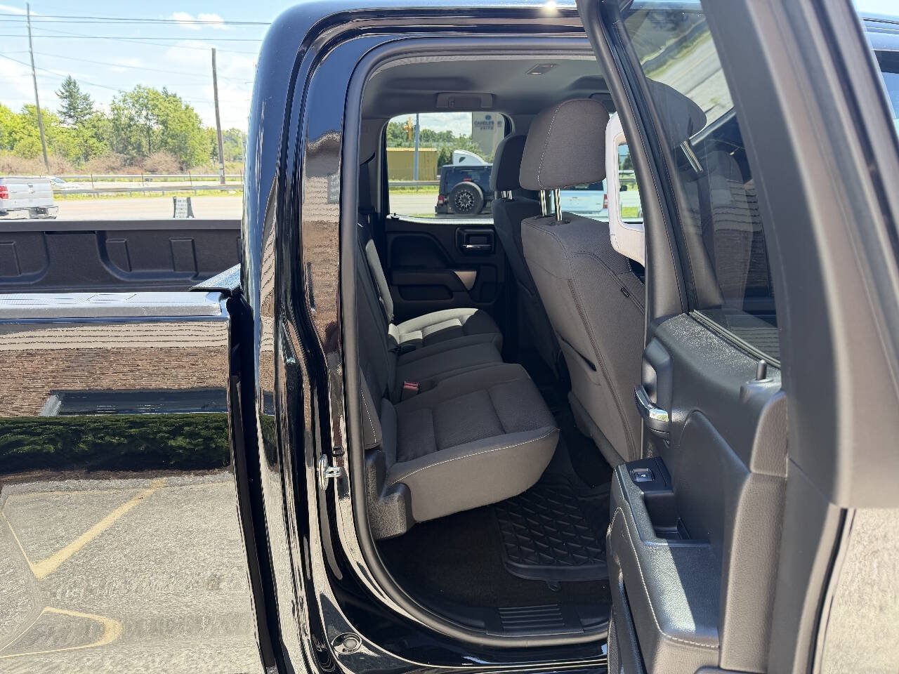 Used 2018 Chevrolet Silverado 1500 LT AWD/4WD image 24