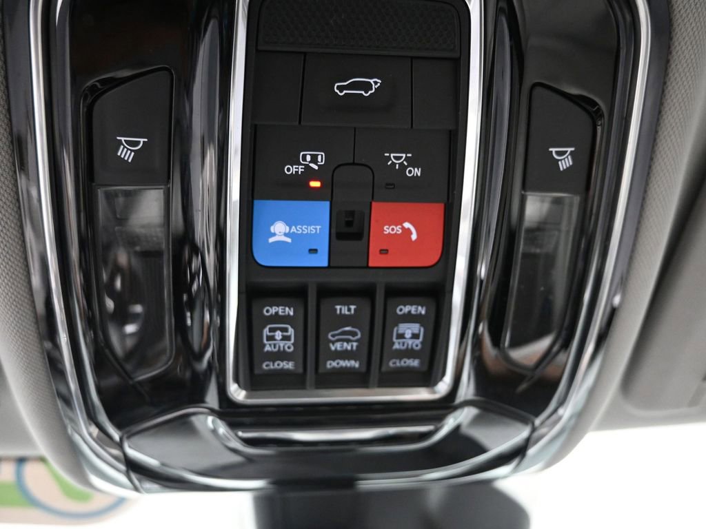 Used 2022 Jeep Grand Cherokee Summit AWD/4WD image 17
