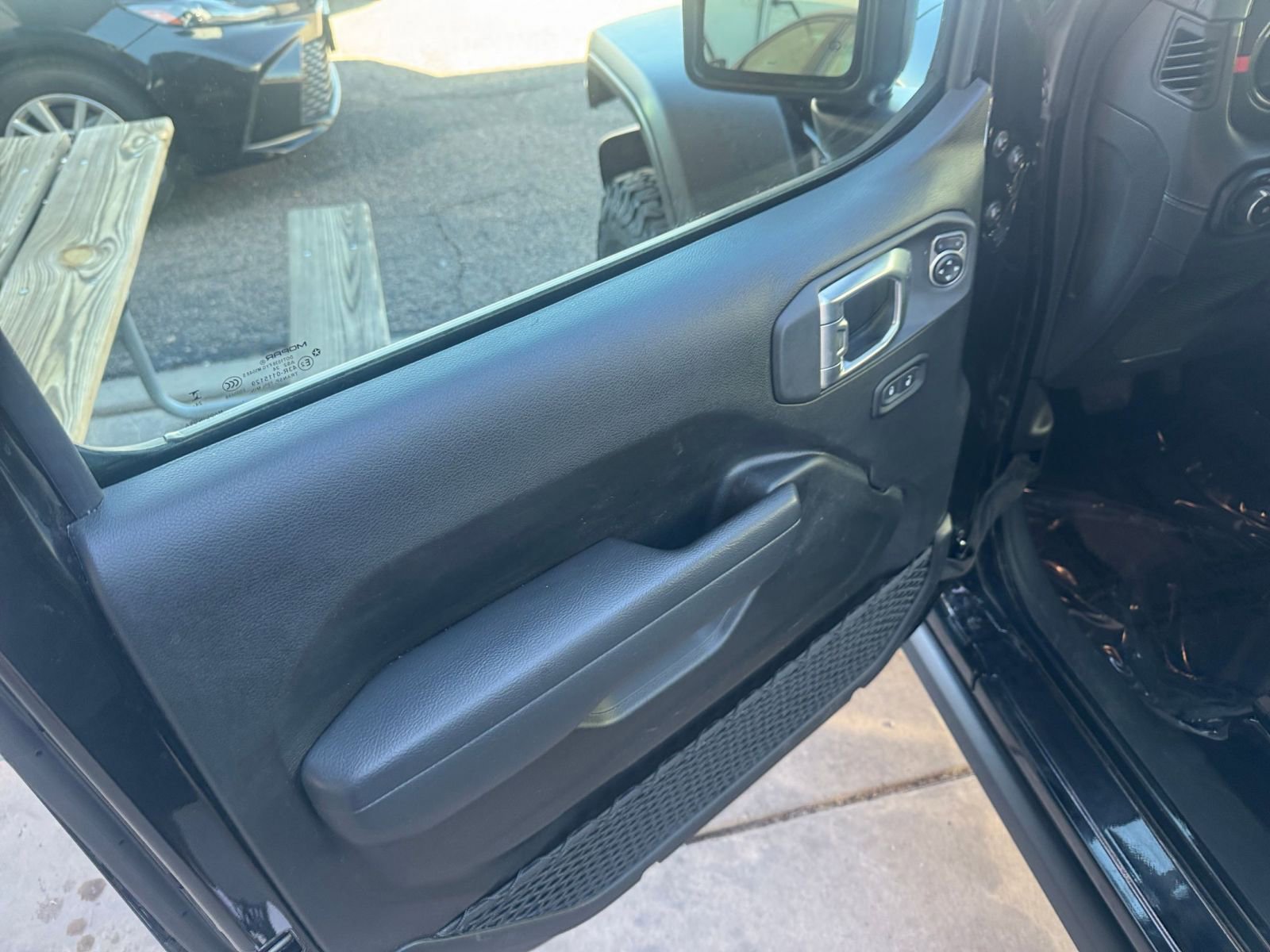 Used 2025 Jeep Wrangler Unlimited Rubicon image 20