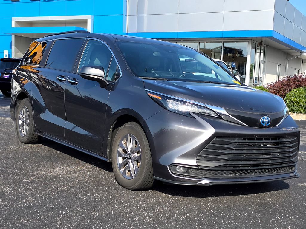 Used 2025 Toyota Sienna XLE FWD image 8