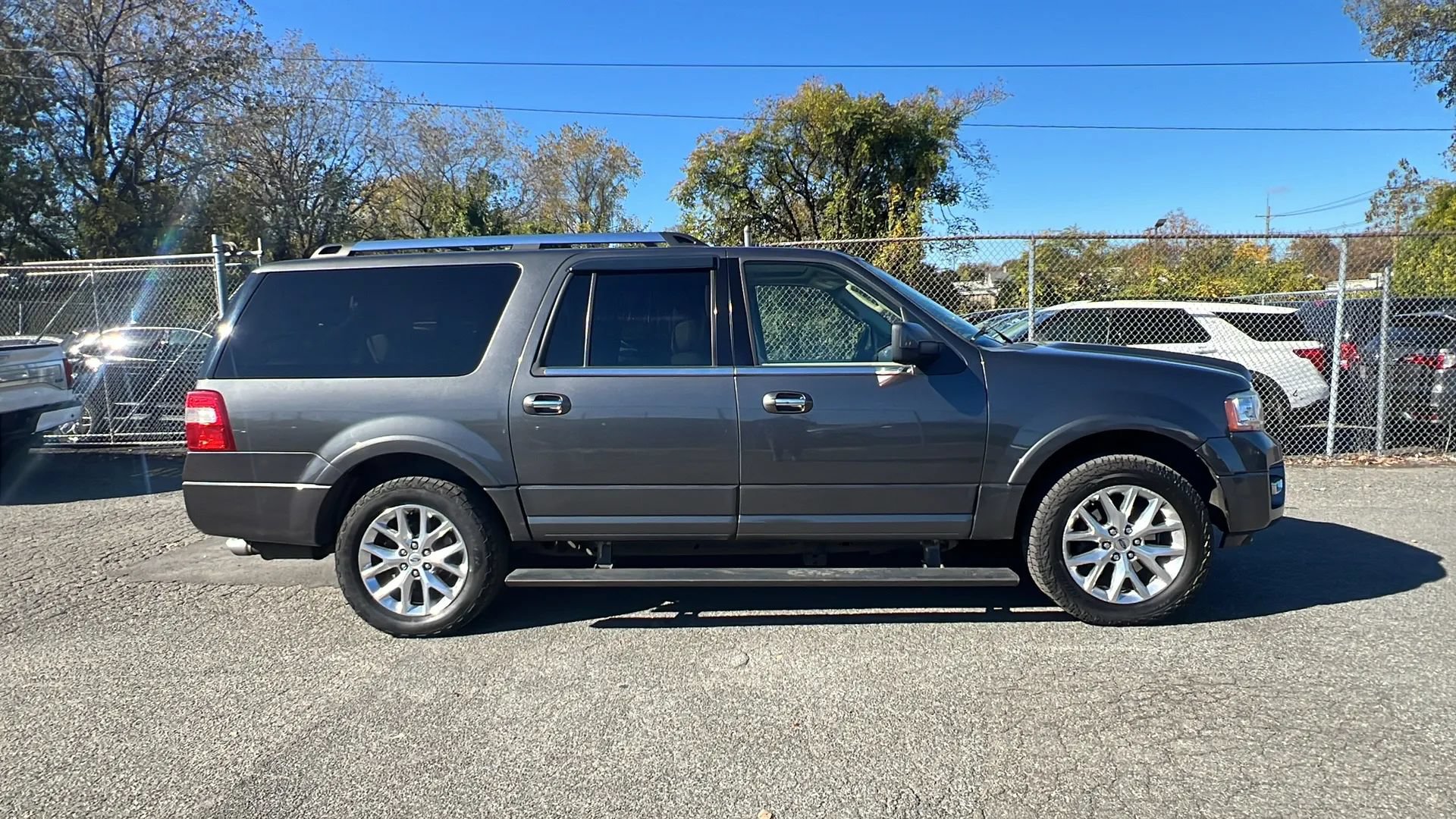 Used 2017 Ford Expedition EL Limited w/ Equipment Group 301A AWD/4WD image 4
