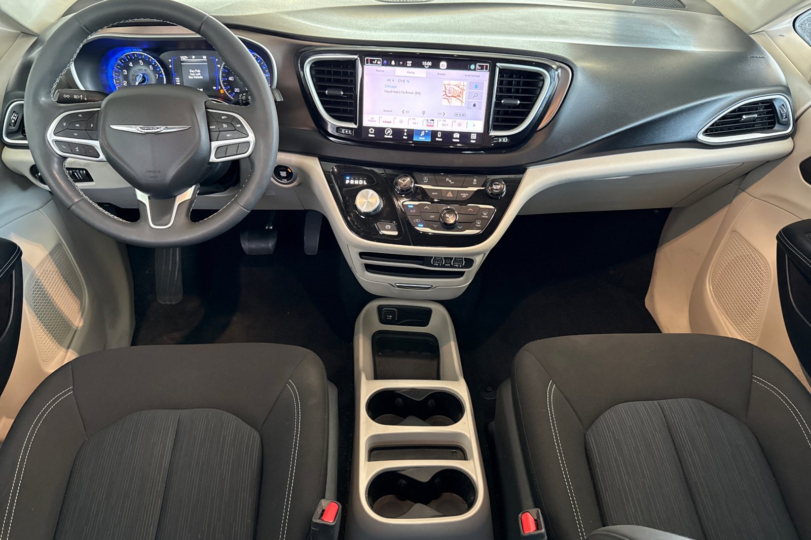 Certified 2022 Chrysler Voyager LX FWD image 13