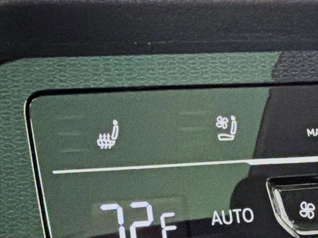 Used 2025 Volkswagen Taos SEL image 21