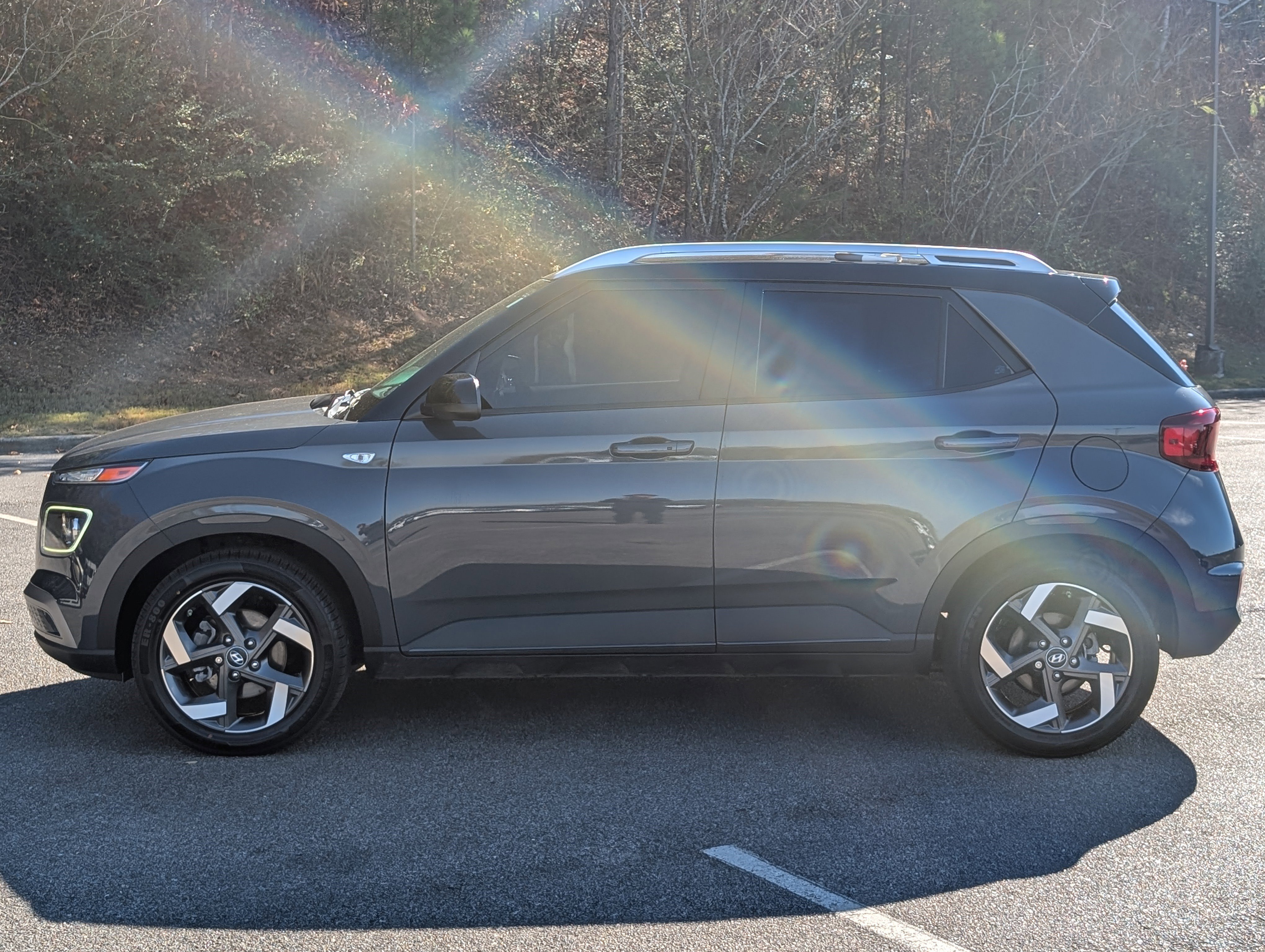 Used 2024 Hyundai Venue Limited image 6