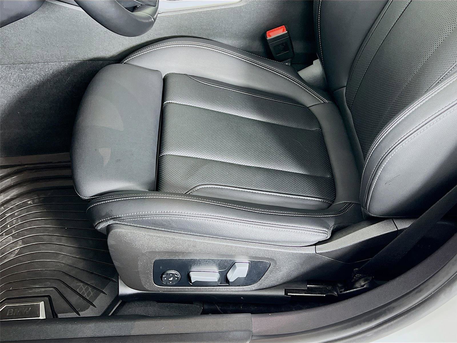 Used 2024 BMW 330i xDrive Sedan w/ Premium Package image 20