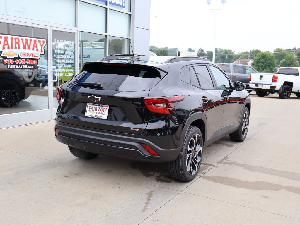New 2026 Chevrolet Trax RS w/ Sunroof Package FWD image 3