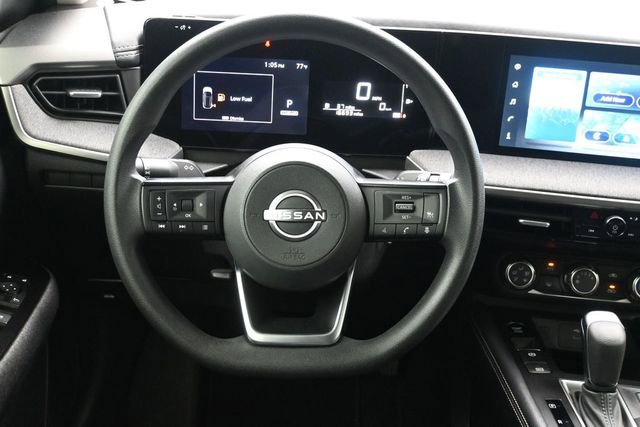 Used 2025 Nissan Kicks SV AWD/4WD image 23