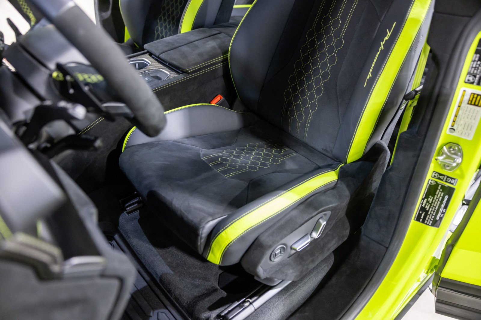 Used 2024 Lamborghini Urus Performante image 39