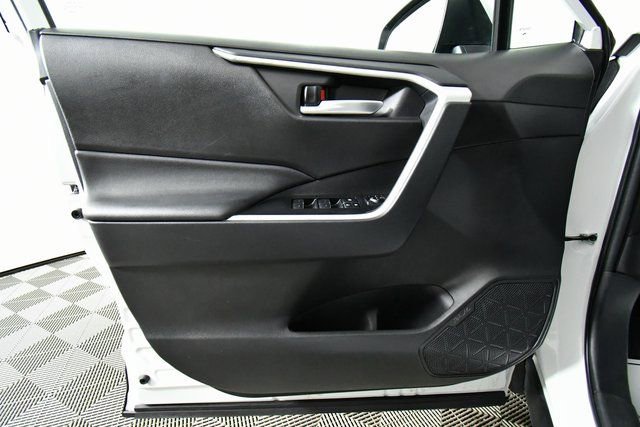 Used 2025 Toyota RAV4 XLE image 21