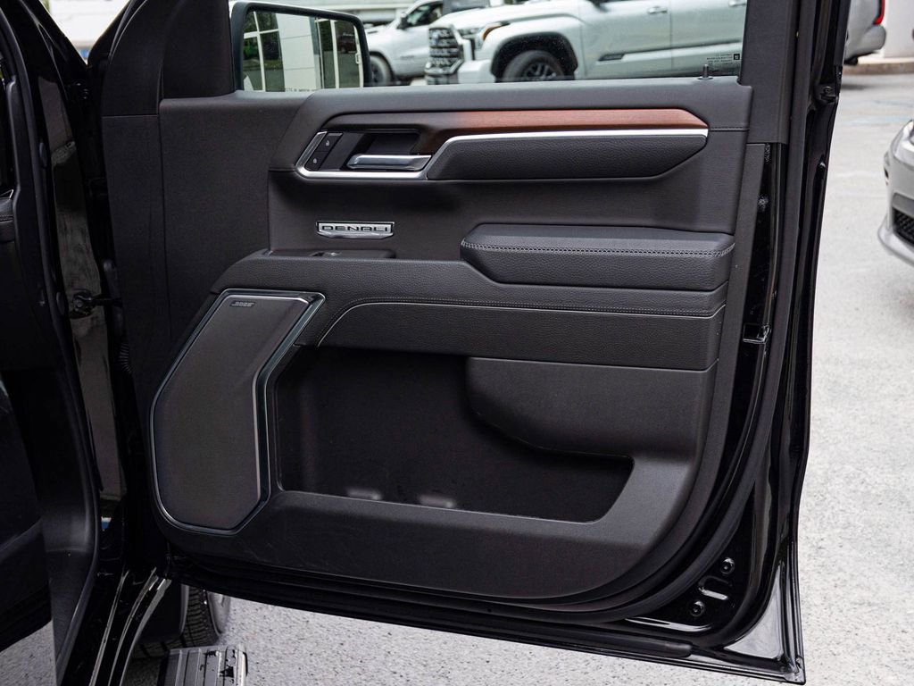 Used 2025 GMC Sierra 1500 Denali AWD/4WD image 13