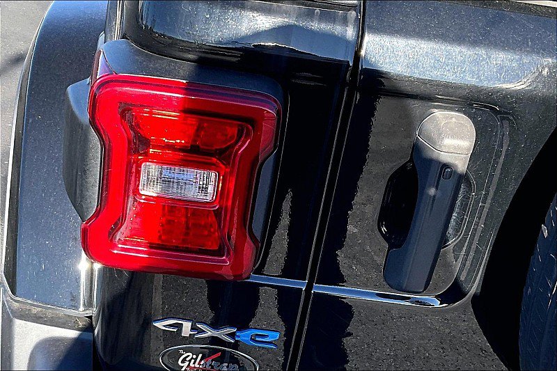 Used 2023 Jeep Wrangler Unlimited Sahara AWD/4WD image 30