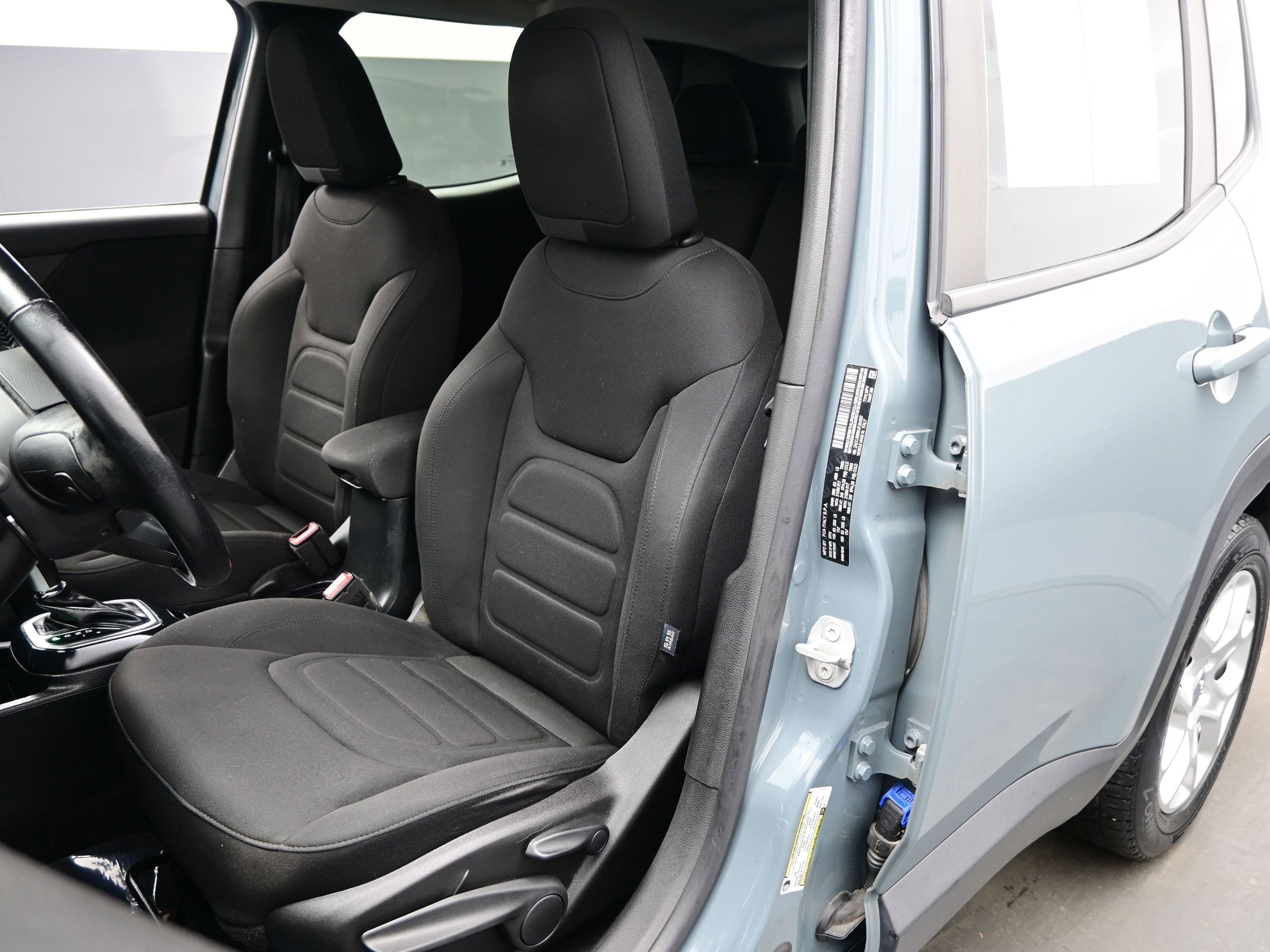 Used 2018 Jeep Renegade Latitude w/ Cold Weather Group image 10