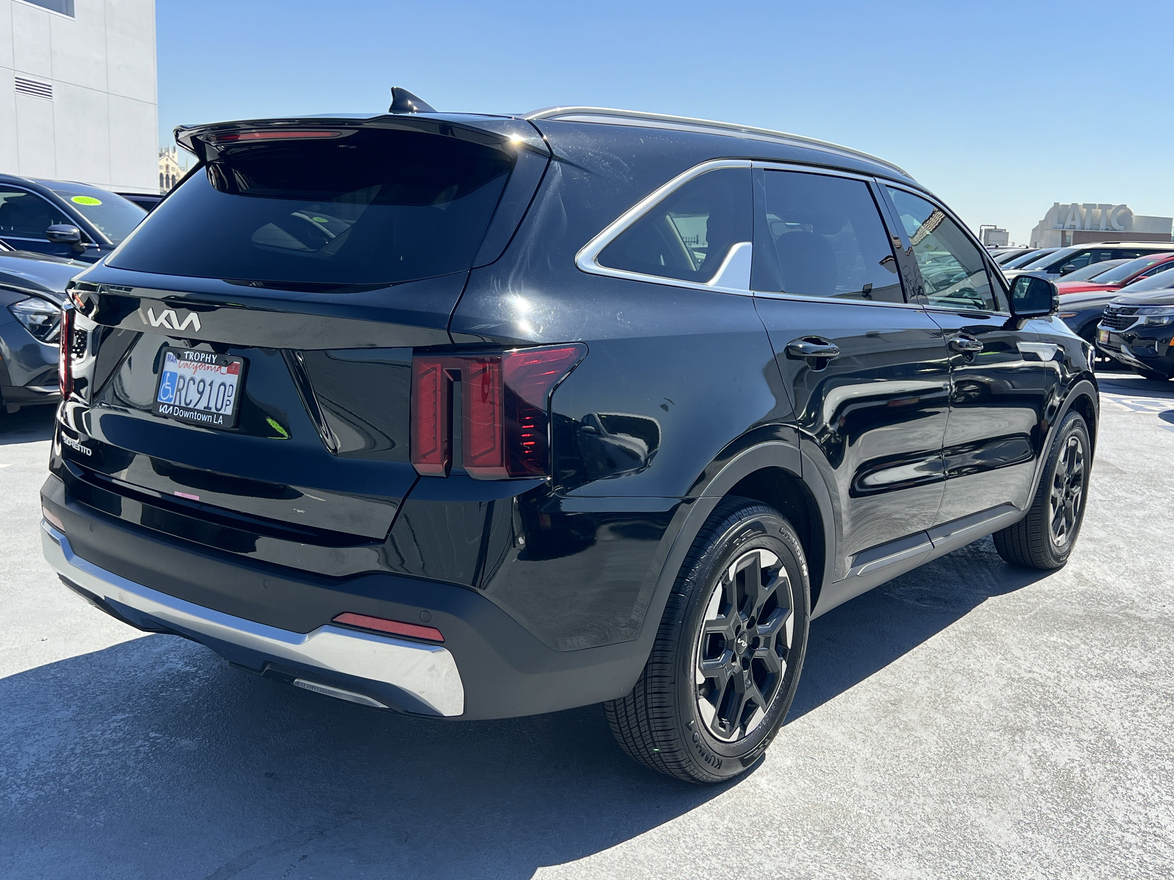 Certified 2025 Kia Sorento S image 8