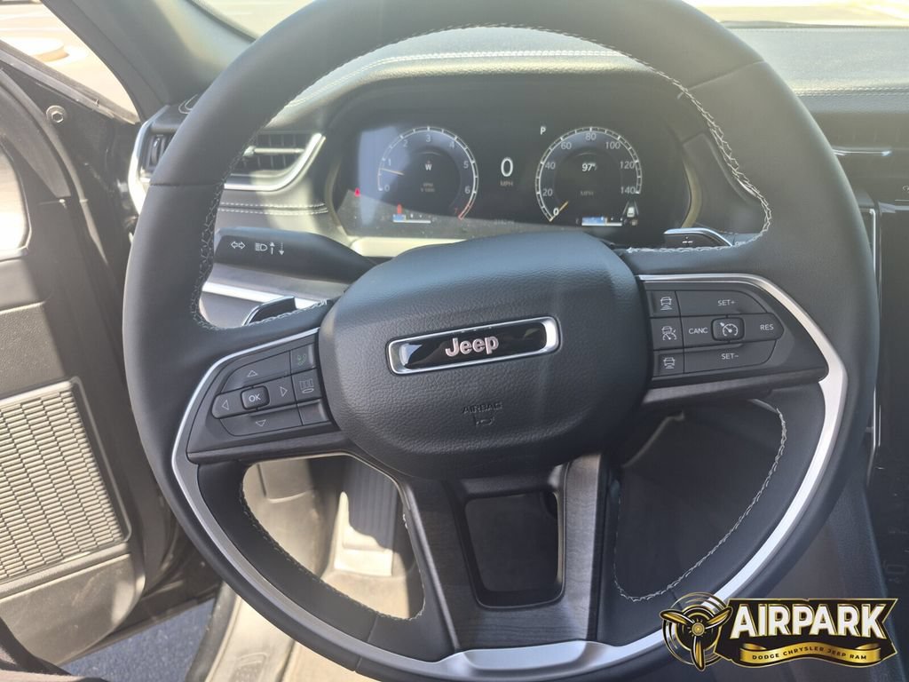New 2025 Jeep Grand Cherokee Limited w/ Luxury Tech Group II RWD image 14