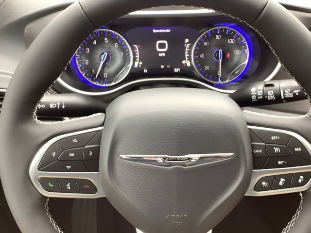 New 2026 Chrysler Pacifica Select image 5