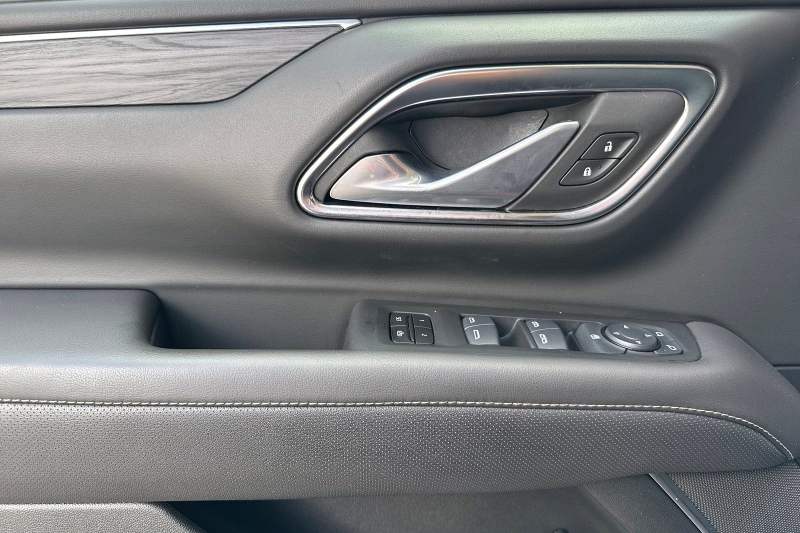 Used 2024 GMC Yukon SLT image 10