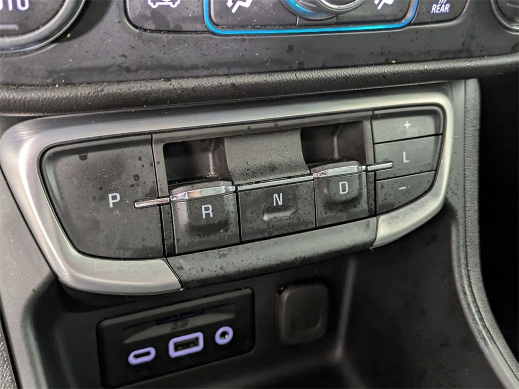 Used 2024 GMC Terrain SLT image 17