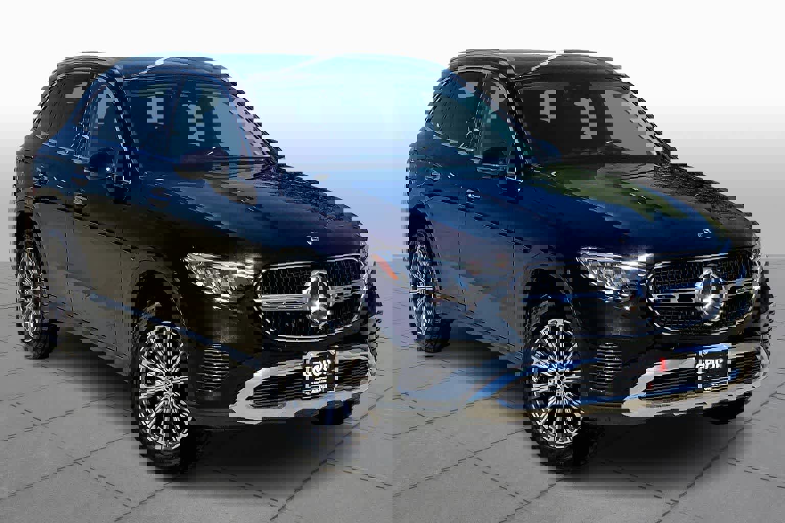 Used 2024 Mercedes-Benz GLC 300 image 3