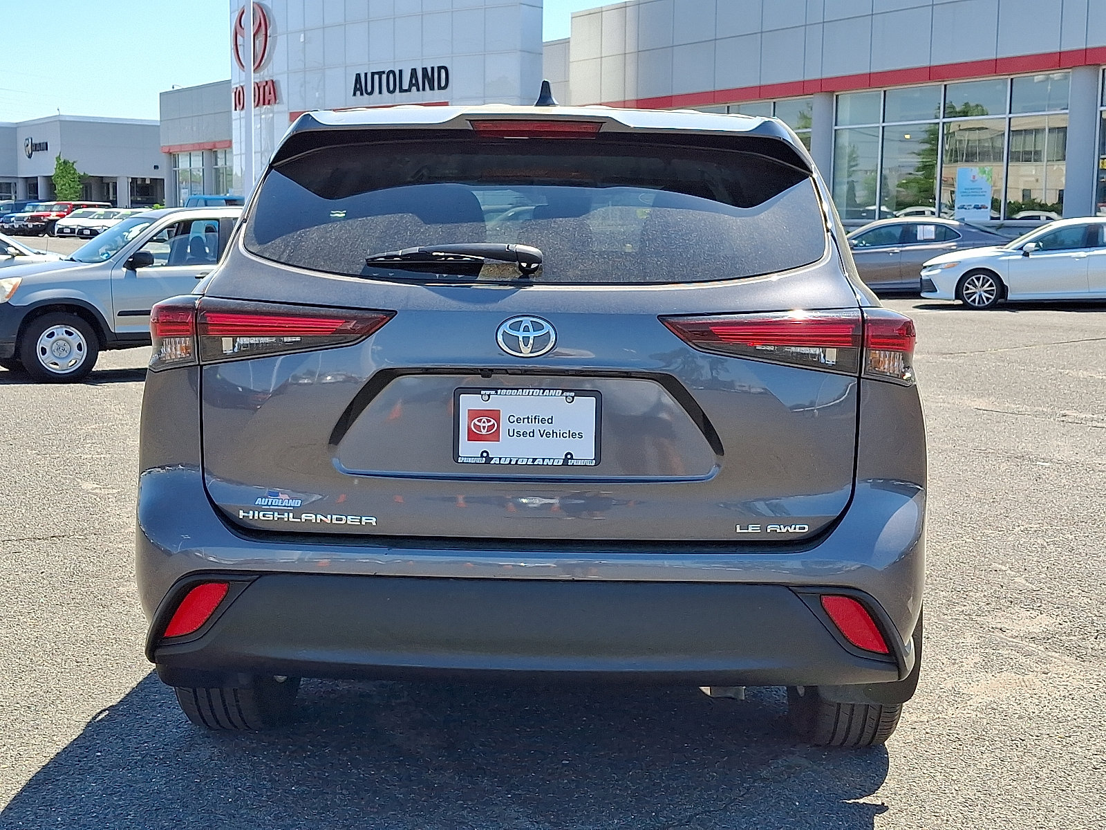 Used 2025 Toyota Highlander LE AWD/4WD image 6