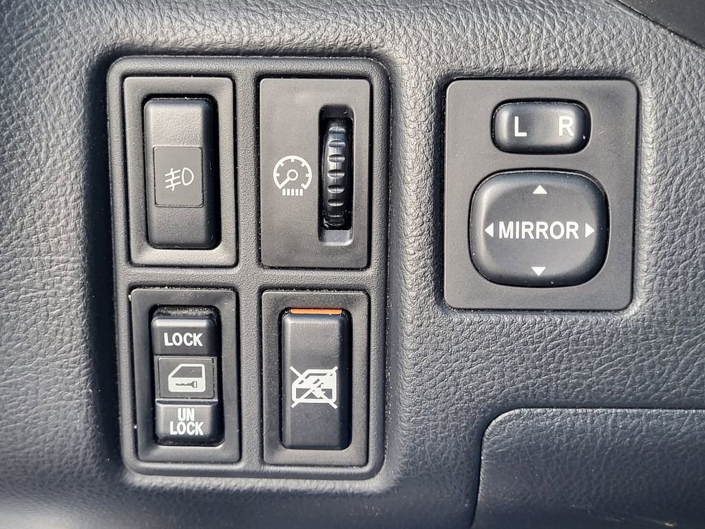 Used 2005 Toyota MR2 image 18