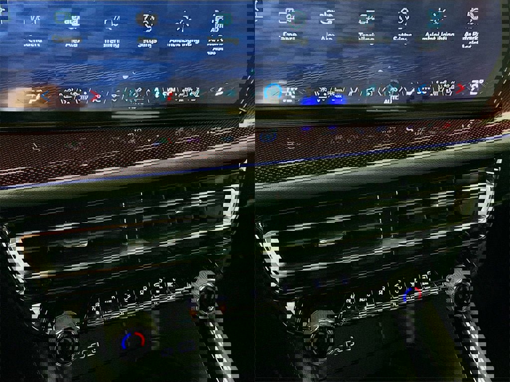 Used 2025 Chevrolet Traverse RS w/ LPO, Floor Liner Package image 10