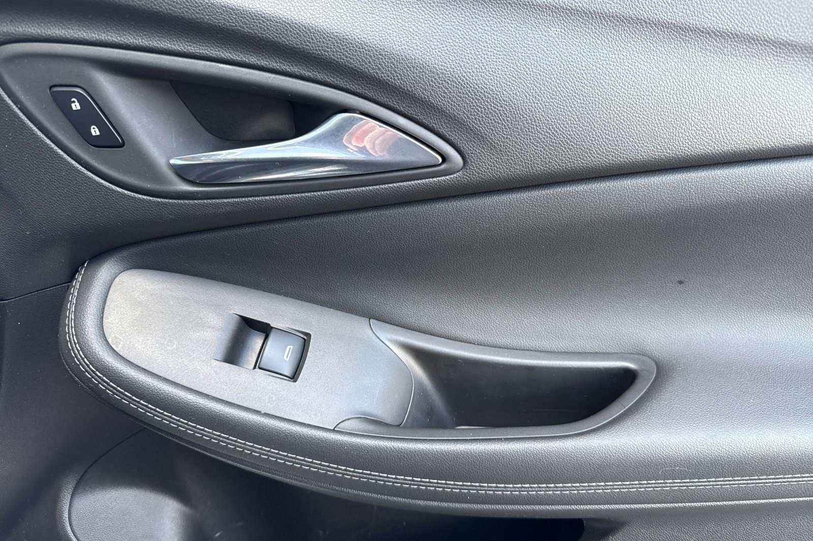 Used 2023 Buick Encore GX Select w/ Sport Touring Package image 21