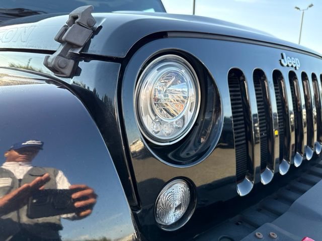 Used 2017 Jeep Wrangler Unlimited Rubicon AWD/4WD image 9