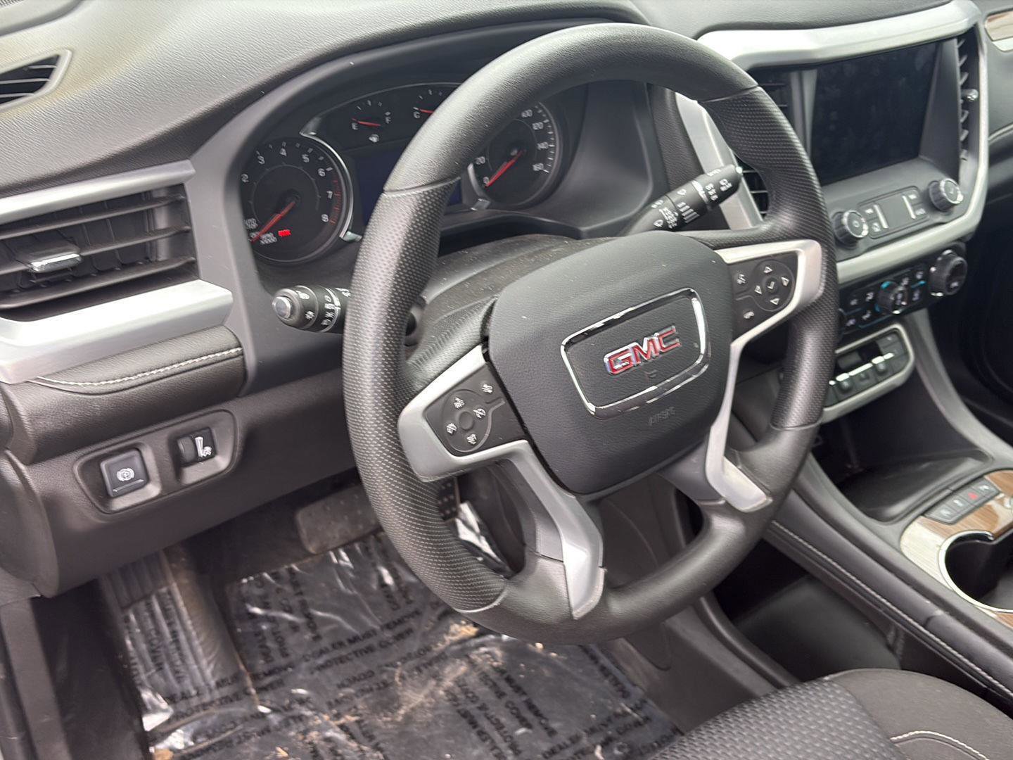 Used 2023 GMC Acadia SLE image 9