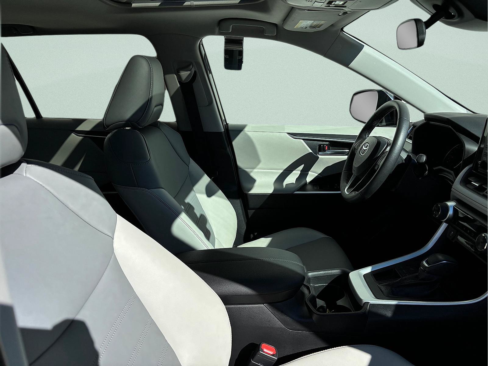 Used 2021 Toyota RAV4 XLE Premium w/ Carpet Mat Package (TMS) FWD image 35