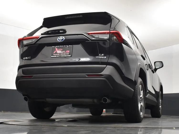 Used 2022 Toyota RAV4 LE AWD/4WD image 10