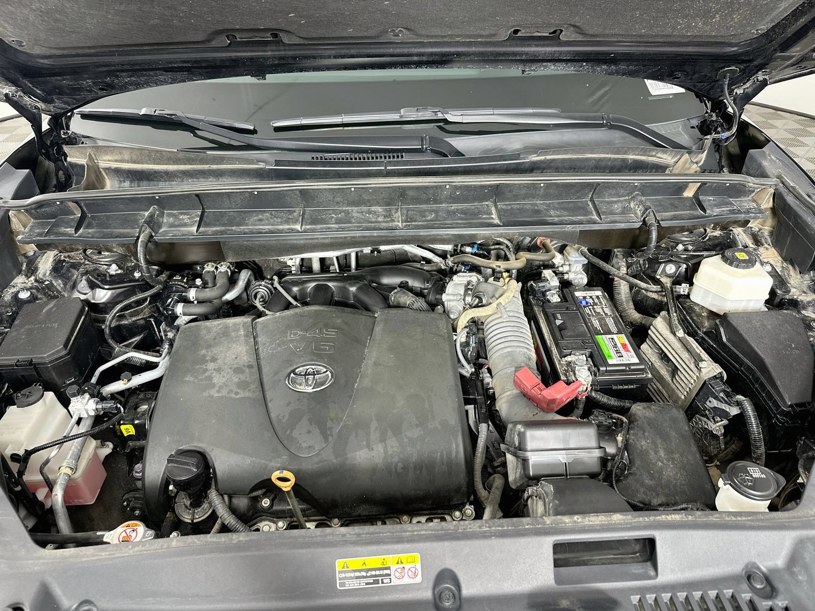 Used 2021 Toyota Highlander LE FWD image 30