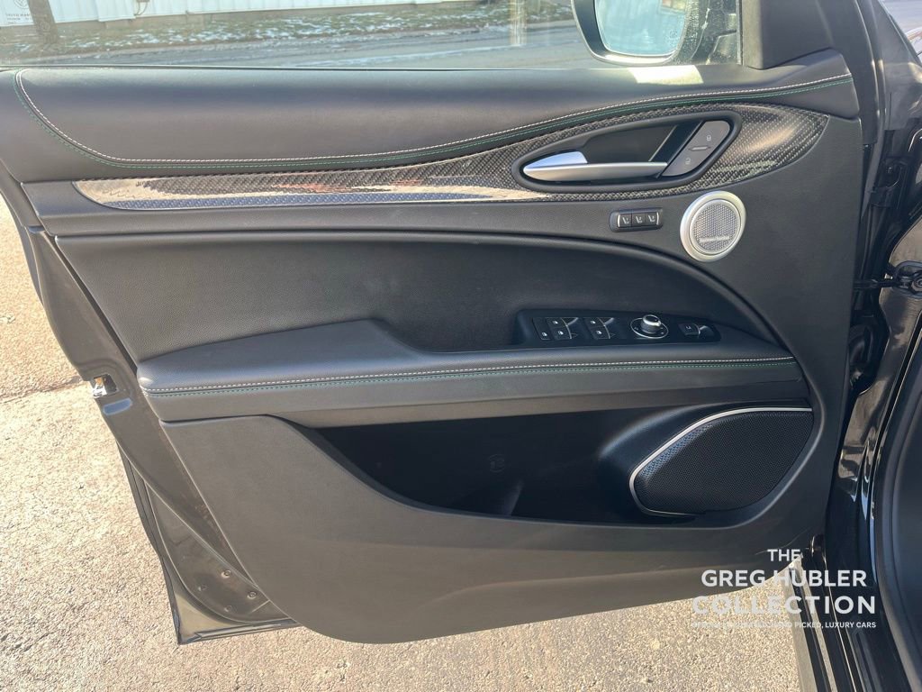 Used 2020 Alfa Romeo Stelvio Quadrifoglio image 4