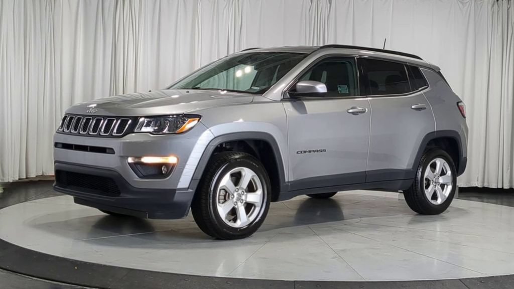 Used 2020 Jeep Compass Latitude w/ Cold Weather Group AWD/4WD image 5