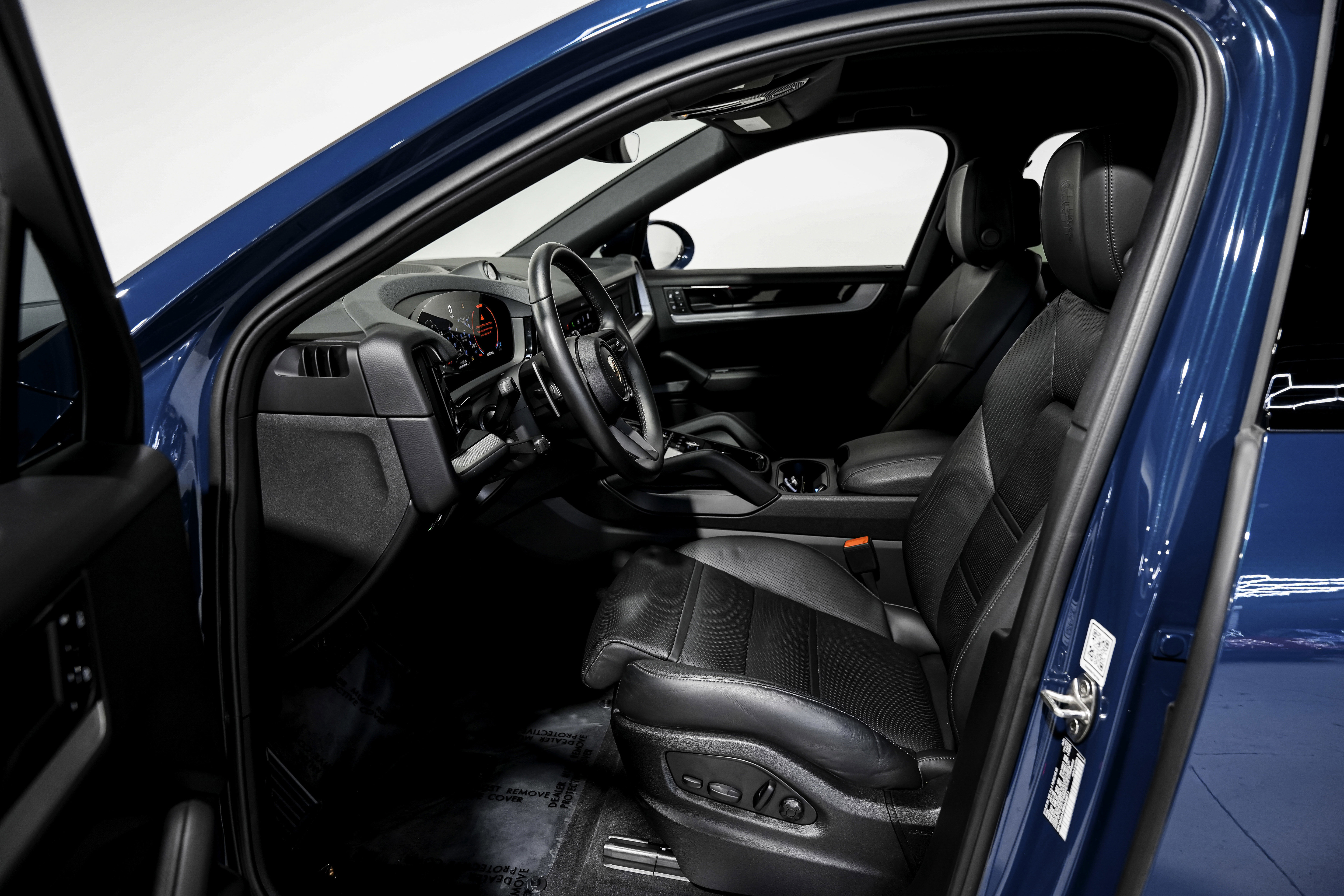 Used 2024 Porsche Cayenne Coupe image 20